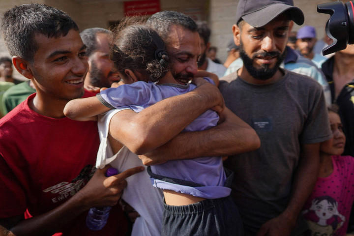 foto: 55 warga palestina dibebaskan usai menjadi tahanan militer israel di gaza