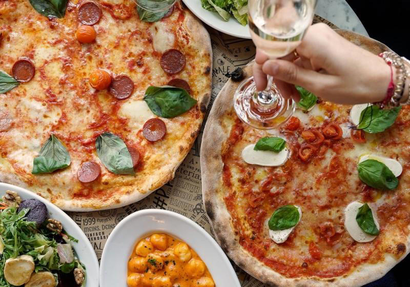 v ostravě se otevřela pobočka řetězce italských restaurací: servíruje se zde nadrozměrná pizza