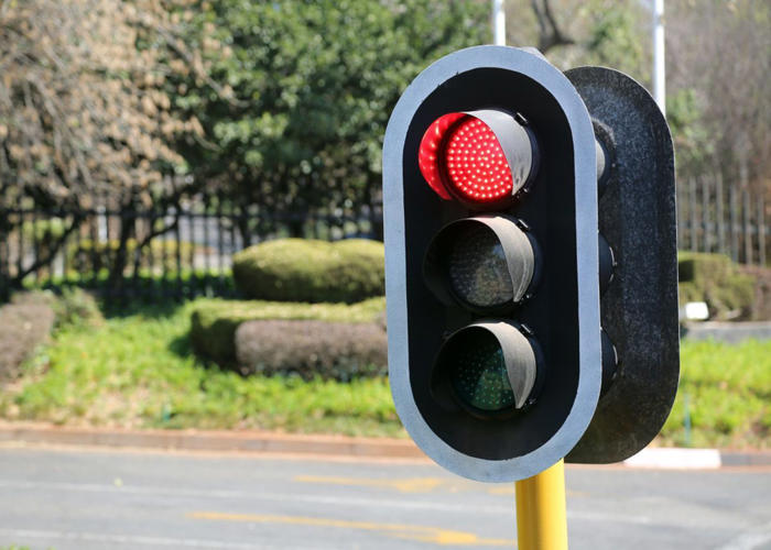 are johannesburg’s ‘unofficial traffic controllers’ disabling traffic lights?