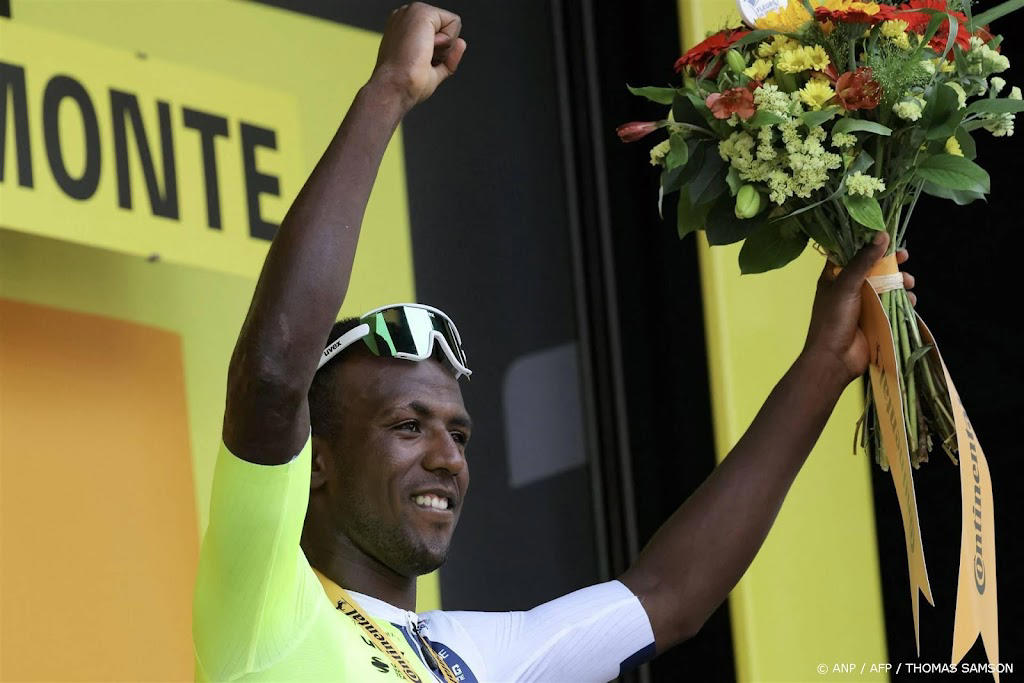wielrenner girmay draagt ritzege in tour op aan alle afrikanen