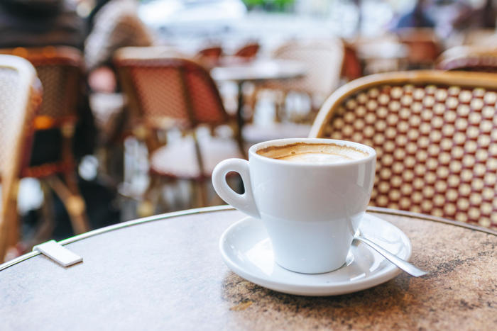 «il est 6h45, fais-toi ton café toute seule» : les touristes américains critiques à l'égard des cafés français
