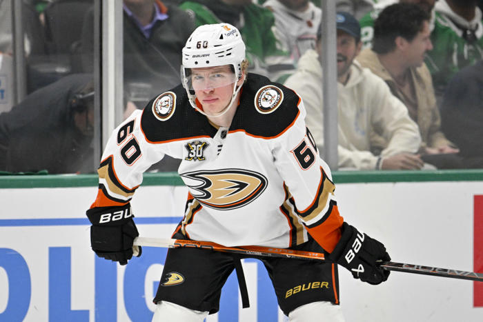 ducks rfas: who did and didn't receive qualifying offers