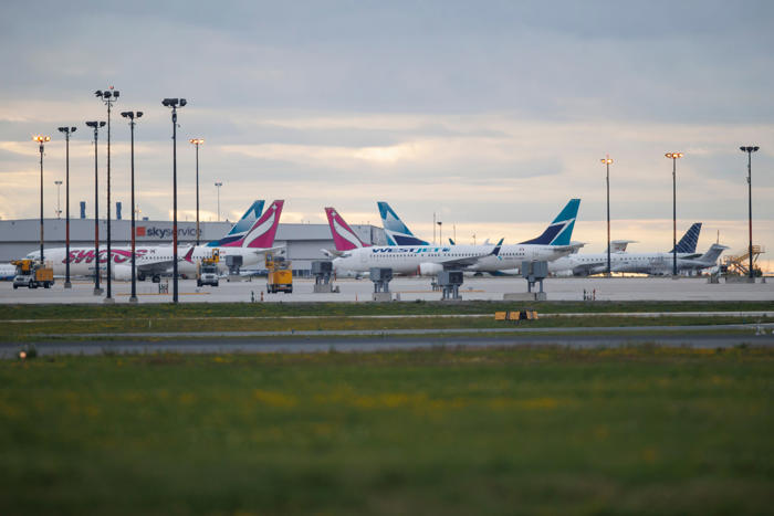 canada’s second largest airline cancels hundreds of flights, stranding thousands of passengers