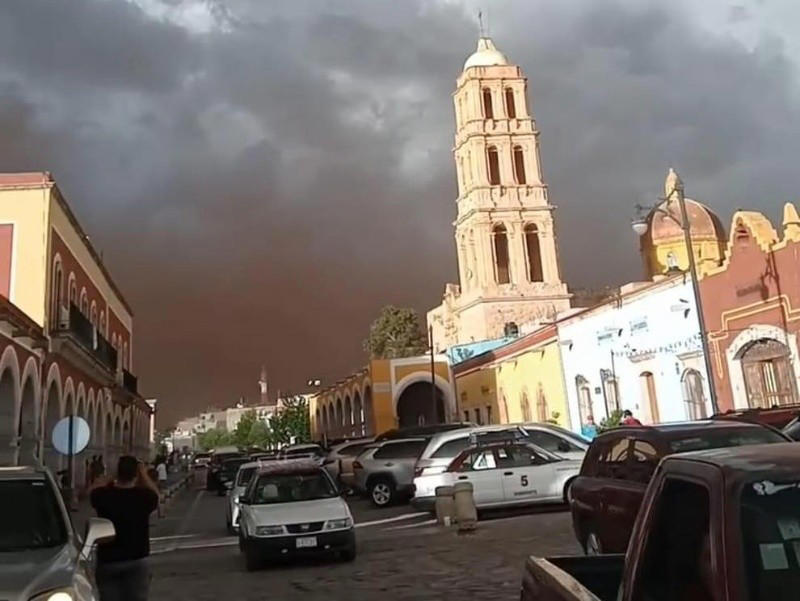 video | captan impresionante imágen de la llegada de la tormenta de polvo del sahara en zacatecas