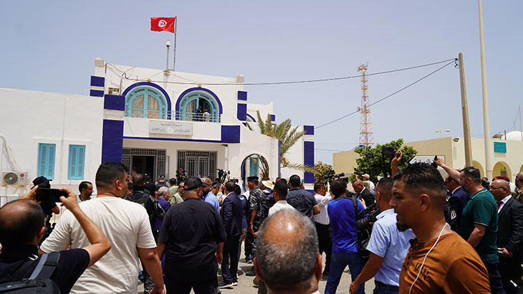 libya ile tunus arasındaki ras cedir sınır kapısı 3 ayın ardından yeniden açıldı