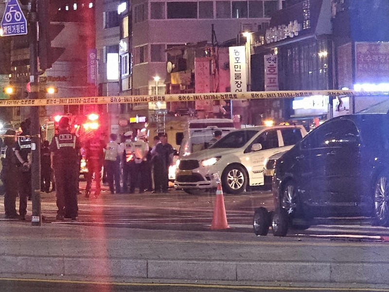 ソウル中心部で歩道に車突っ込み9人死亡 運転手「急発進した」