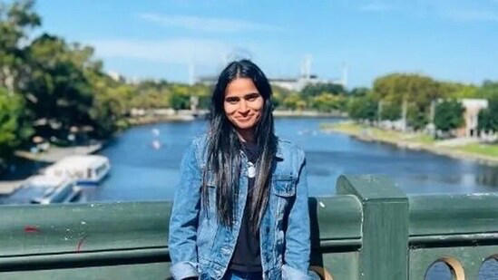 indian-origin woman, 24, dies on delhi-bound qantas flight