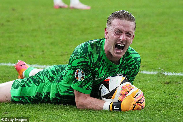 jordan pickford provides key update on luke shaw's fitness after the man united defender took no part in england's dramatic last-16 victory over slovakia