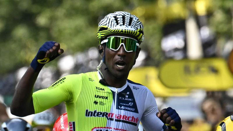 tour de france : biniam girmay ému aux larmes après avoir remporté la 3e étape qu’il dédie « à tous les africains » (vidéo)