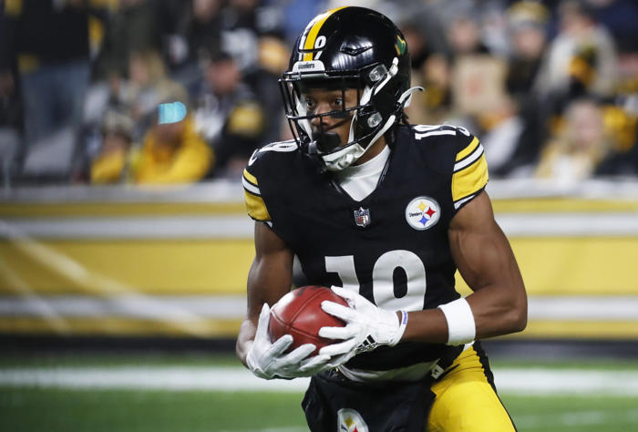 steelers calvin austin iii did not play more because of mike tomlin being enamored by allen robinson's 1 trait