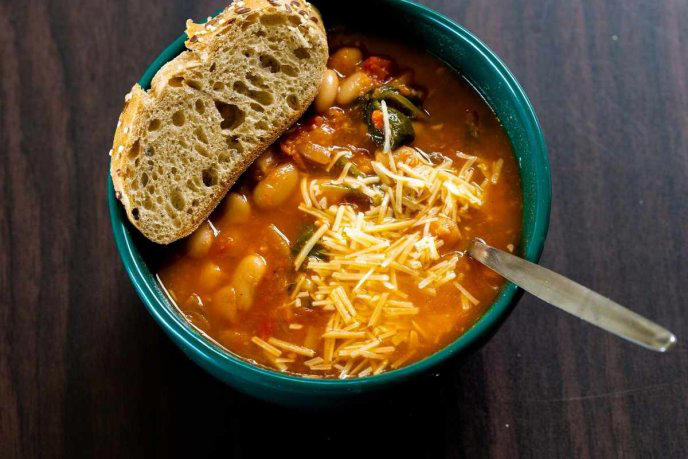 deliciosa receta de sopa toscana, perfecta para días lluviosos