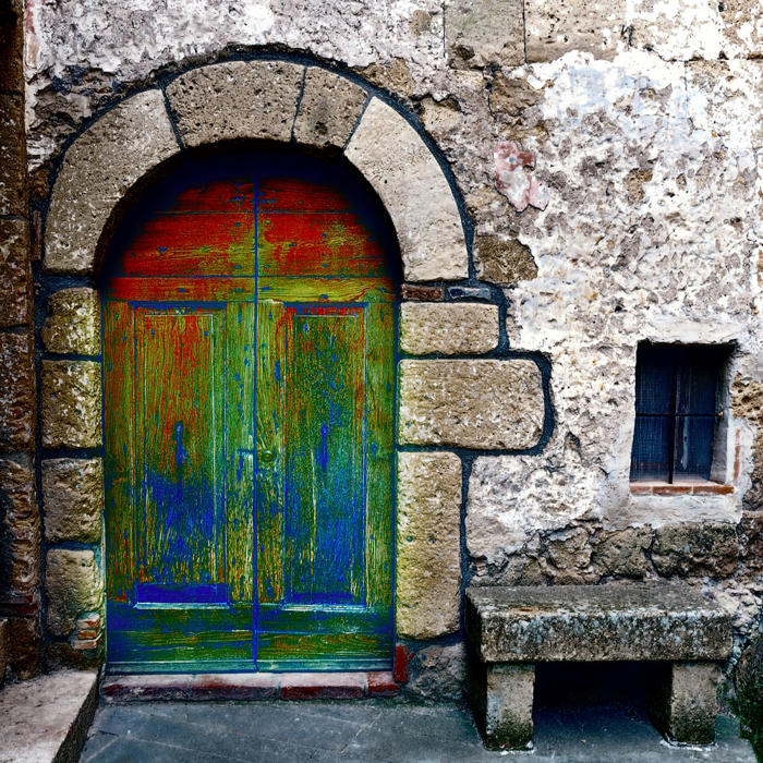 valloria: il borgo ligure delle meraviglie, noto come “il paese delle porte dipinte”