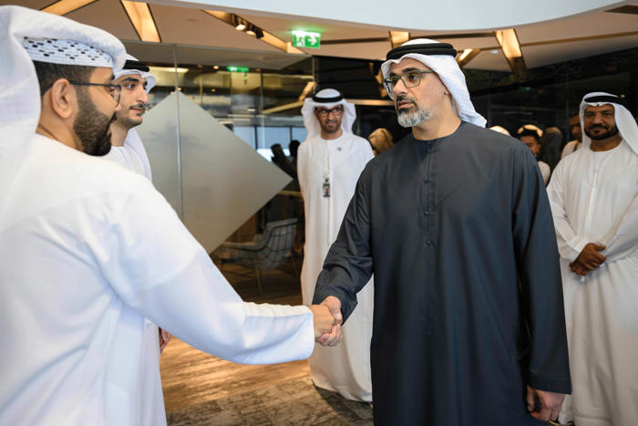 khaled bin mohamed bin zayed visits adnoc’s trading office and meets emirati commodity traders