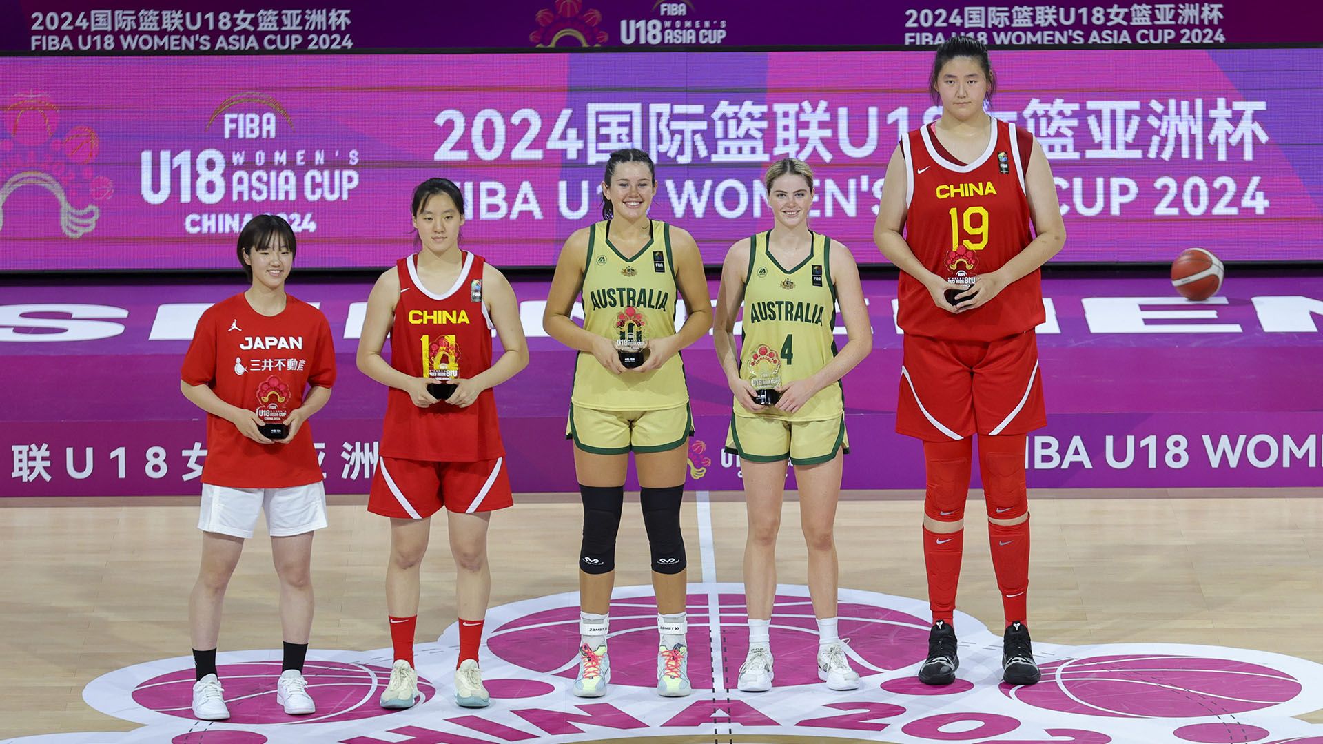 De Chinese Reuzin Verliest In De Finale Maar Is De MVP winnaar Foto