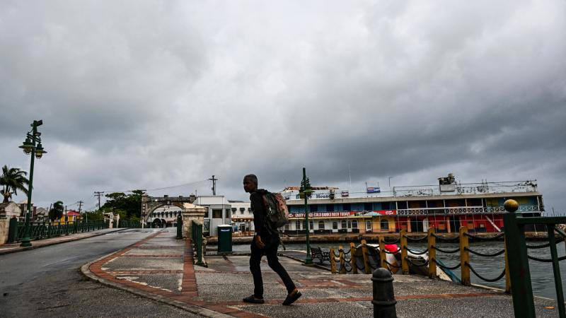 les images impressionnantes de l’ouragan béryl, considéré comme « extrêmement dangereux »