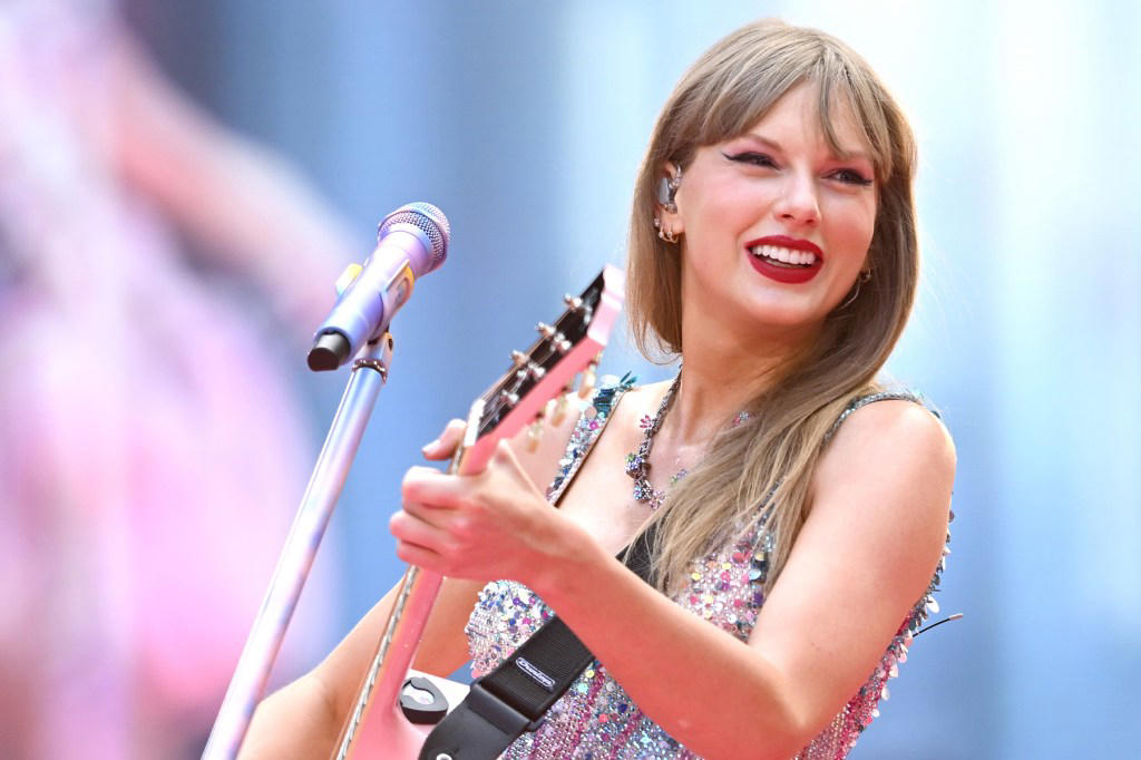 taylor swift will open personal archives for exhibit at london's victoria and albert museum