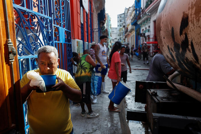 cuba anuncia nuevas medidas para una “economía de guerra” cuando la crisis se profundiza