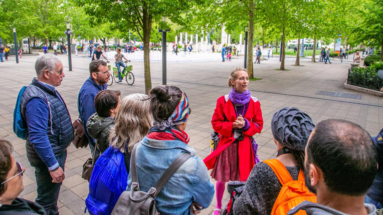 guide surrounded by tourists