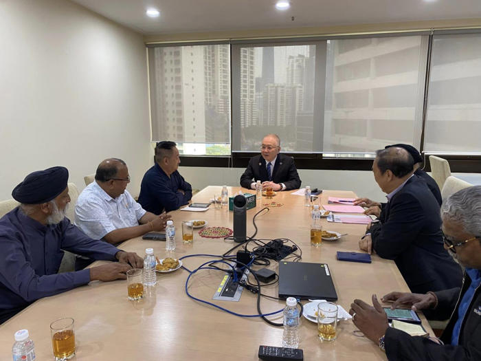 dr wee holds in-depth discussion with interfaith council