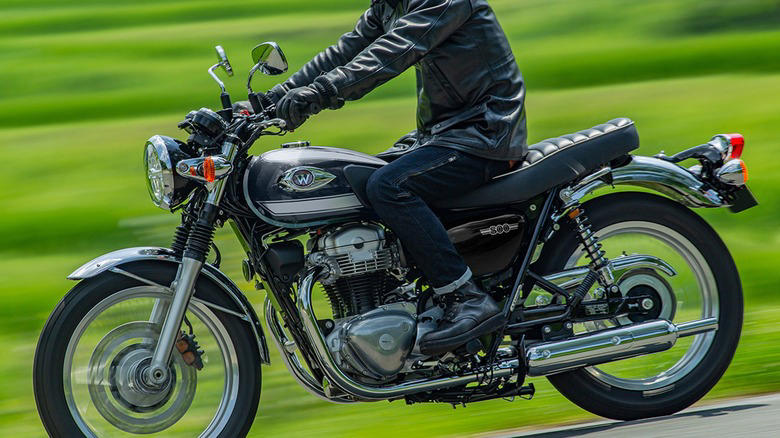 all about the kawasaki w800: how fast can these bikes go and are they still made today?