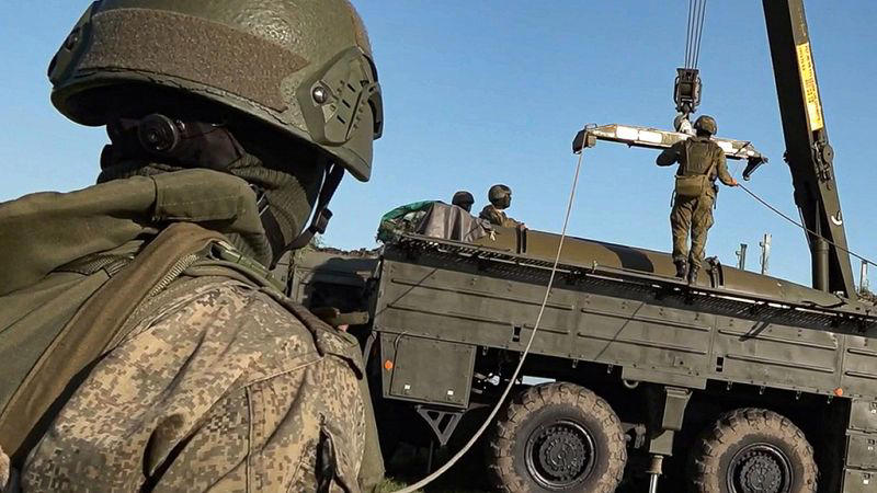 κρεμλίνο: εκφράζει ανησυχία για τη συγκέντρωση ουκρανικών στρατευμάτων στα σύνορα με τη λευκορωσία
