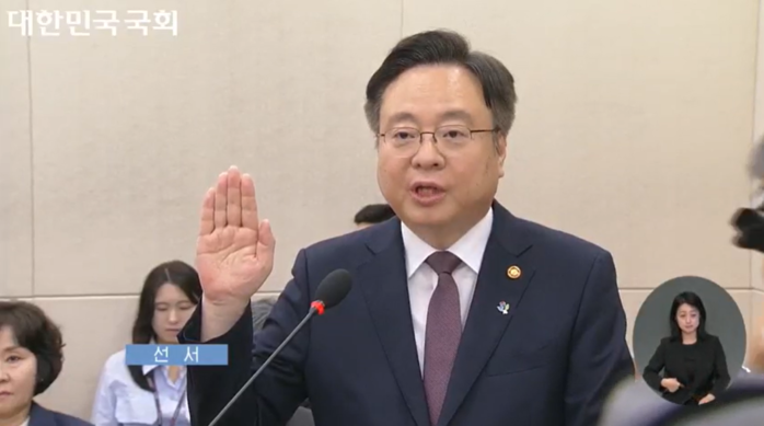 ‘의대 2000명 증원 결정’ 조규홍 복지부 장관, 직권남용 혐의로 공수처 피소