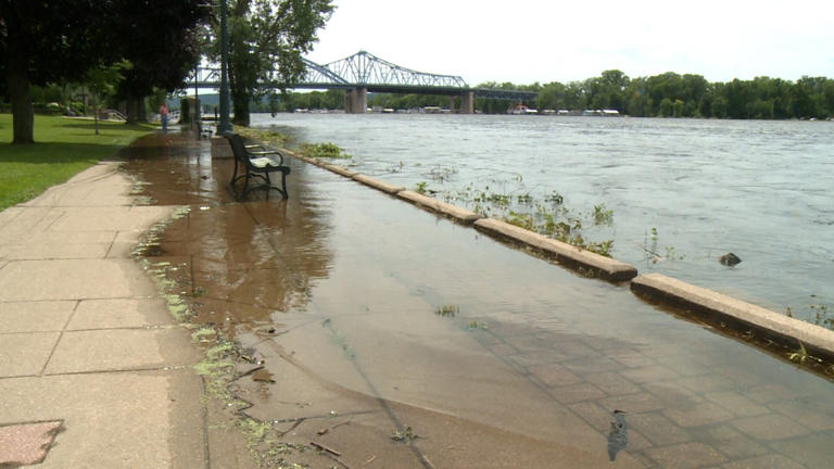 The National Weather Service says the Mississippi River will crest at nearly 15 feet.