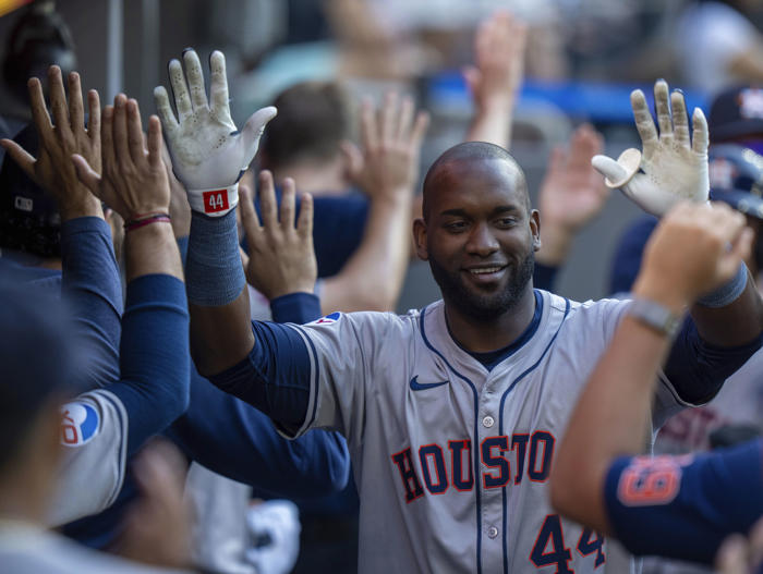 brown pitches 6 innings, peña and alvarez homer as astros beat blue jays 3-1 for 10th win in 11