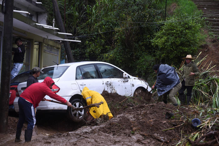chris deja inundaciones, deslaves y carreteras dañadas en veracruz y oaxaca