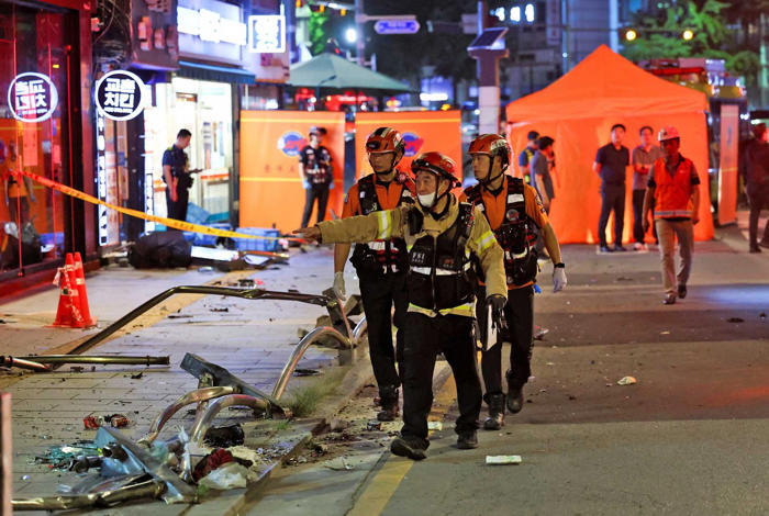 จับลุงเกาหลีใต้ “ซิ่งรถผิดทาง” พุ่งชนคนรอข้ามถนน-สุดสลดดับแล้ว 9 ศพ