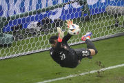 portugalci zdolali slovinsko až na penalty, hrdinou byl brankář