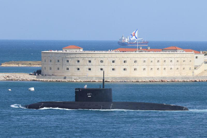 rússia enviou submarinos de ataque duas vezes ao mar da irlanda, diz bloomberg news
