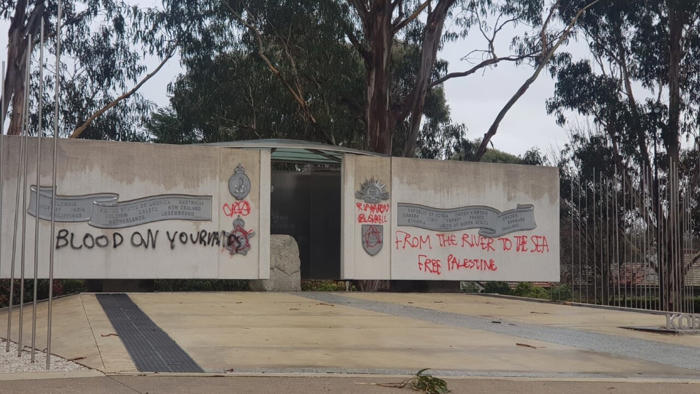 greens refusing to support motion to condemn war memorial vandalism