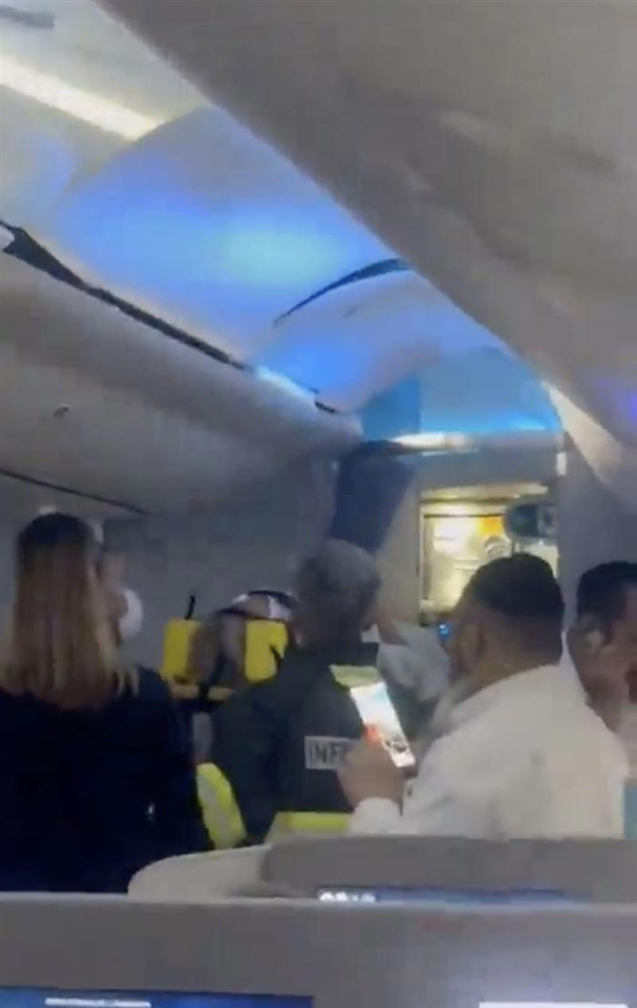 波音787遇恐怖亂流「座椅斷兩截」！乘客遭拋飛 航空公司緊急回應