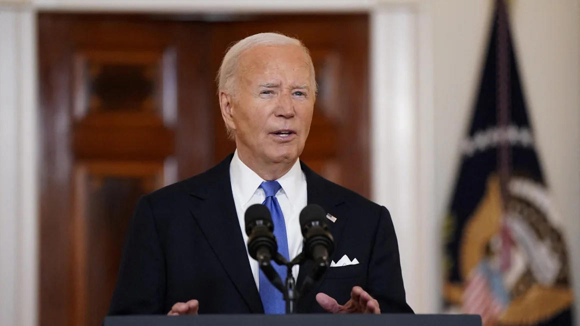 biden lanza una advertencia sobre el poder de la presidencia -y de trump- tras el fallo de inmunidad de la corte suprema