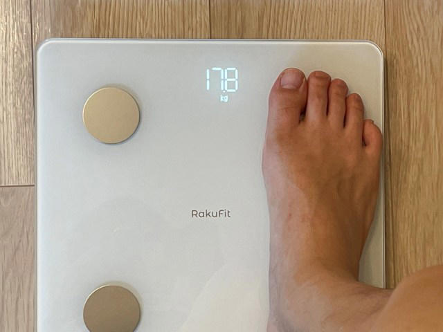 「楽天ポイント」が毎日貯まる体重計『rakufit』を買ってみた！ 体重を量るだけでポイ活できるってマジかよ!!