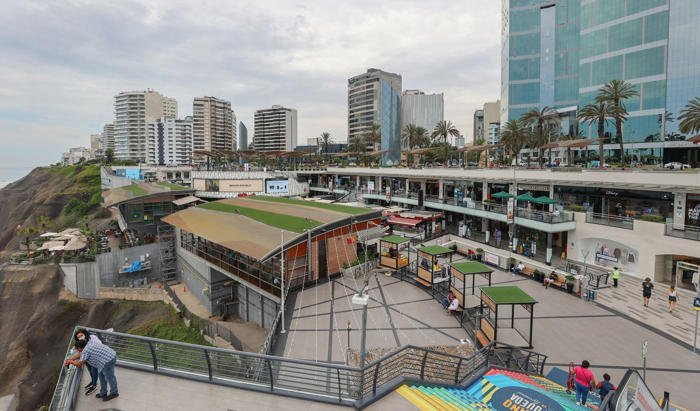 argentinos visitan miraflores y quedan sorprendidos con la vista en larcomar: “este debería ser el centro de lima”