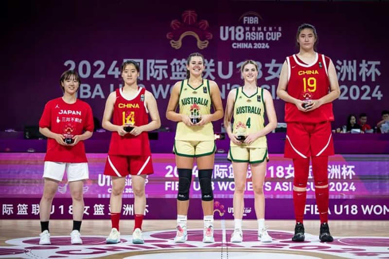 女子バスケ表彰式の違和感に日本人驚き「縮尺を破壊」「この身長差」 原因は220cmの中国選手