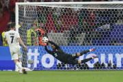 portugalci zdolali slovinsko až na penalty, hrdinou byl brankář