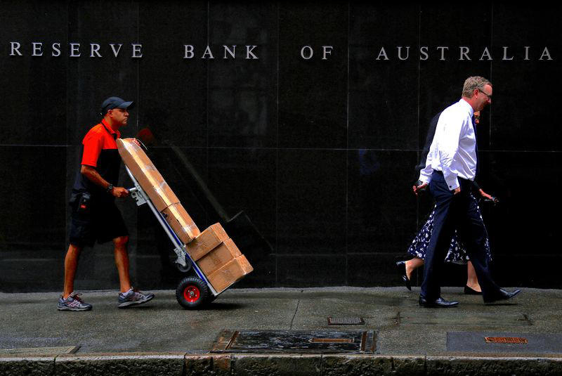 australia central bank saw downside risks to employment when holding rates