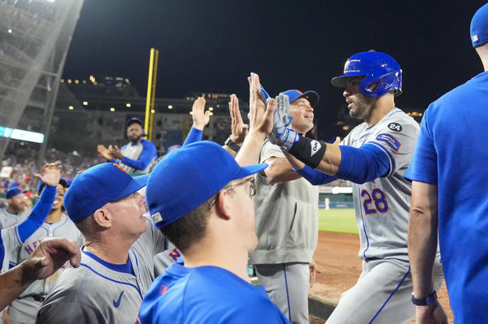 martinez and iglesias homer in 6-run 10th and mets hold off nationals 9-7 to spoil wood's debut