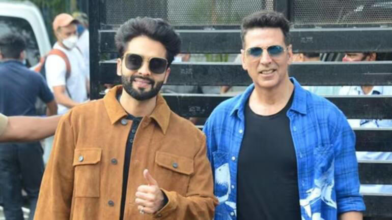 akshay kumar has asked jackky bhagnani to hold his payment for bade miyan chote miyan until all cast and crew are paid