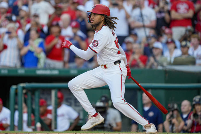 martinez and iglesias homer in 6-run 10th and mets hold off nationals 9-7 to spoil wood's debut