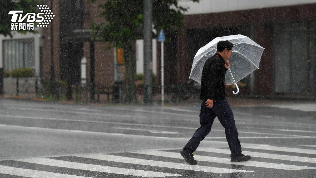 梅雨鋒面在日本引豪雨 驚人土石流沖進滋賀民宅