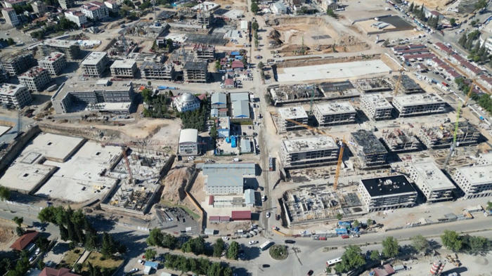 azerbaycan mahallesi’ndeki binalar hızla yükseliyor