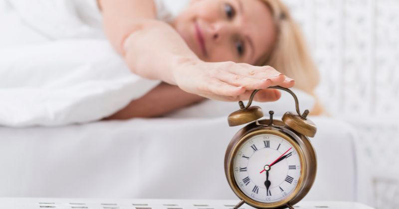 7 kebiasaan di malam hari yang bikin pagi lebih bersemangat