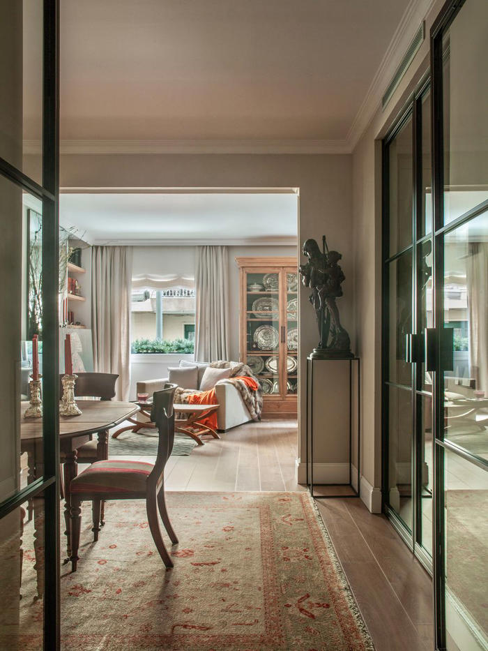 este piso de 1948 es fiel reflejo de los gustos y pasiones de una amante de las antigüedades
