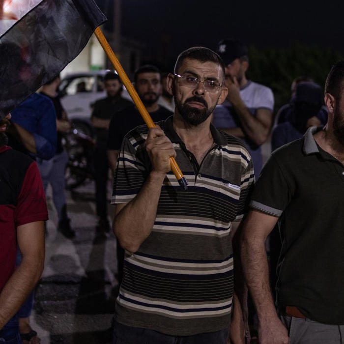 eskalation zwischen ethnischen gruppen: mob zündet in türkei geschäfte von syrern an – vier tote bei anti-türkischen protesten in syrien