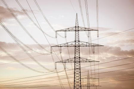 nový poplatek za elektřinu: od července budou odběratelé hradit o něco více než doposud