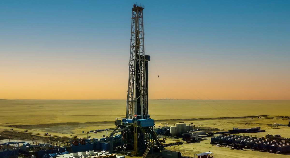 arabia saudí descubre tres yacimientos de petróleo y dos fuentes de gas en uno de los mayores desiertos del mundo